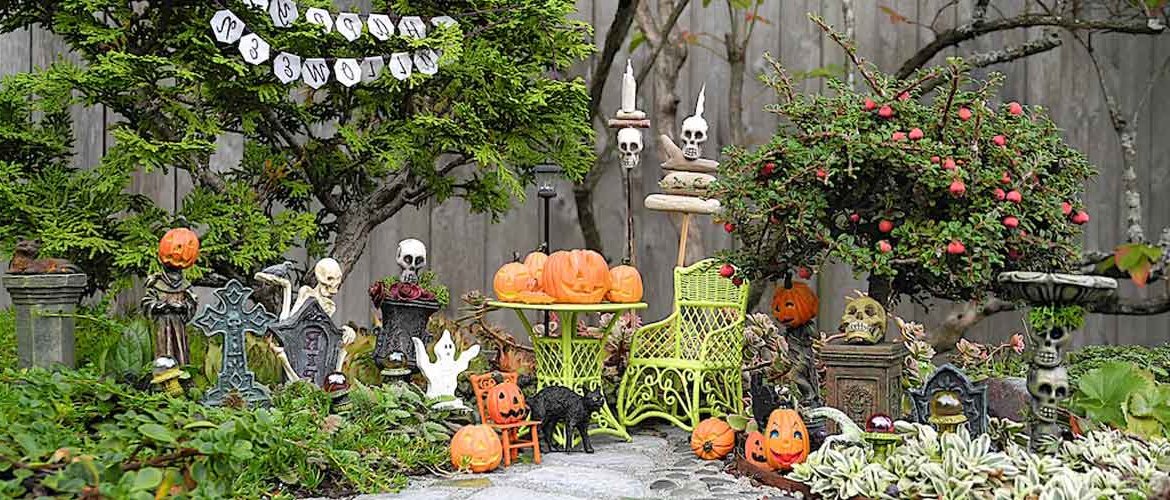 Ideas for decorating a garden for Halloween