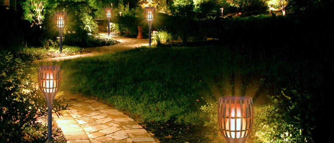 Torches for the garden: the perfect complement to the garden