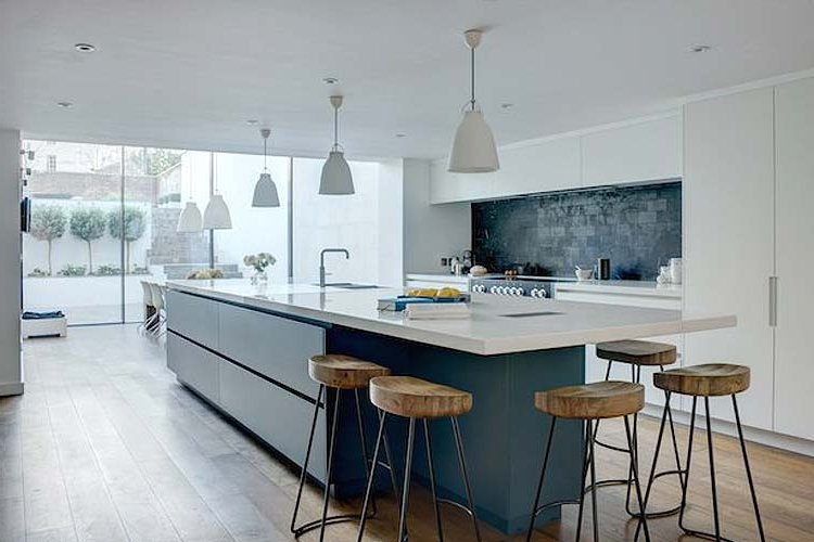 Decoration of kitchens in blue