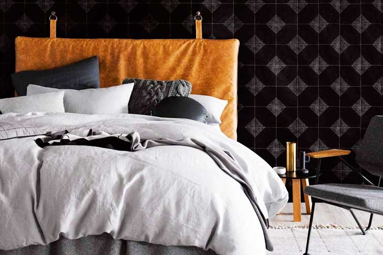 The luxury and sophistication of black wallpaper