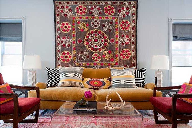 How to decorate walls with carpets