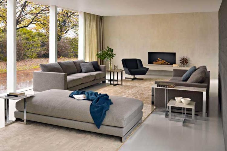 Lounge with different types of seating