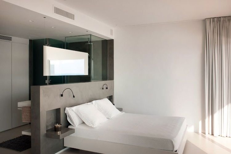 Integrated bathrooms in the bedroom