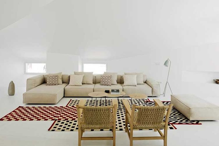 Geometric overlapping carpets