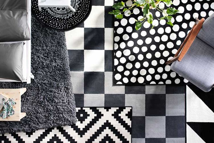 Monochromatic overlapping carpets