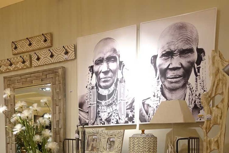 How to decorate walls with tribal photography